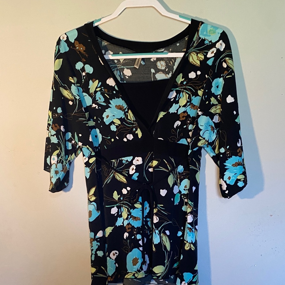 Susan Lawrence Black and Blue Floral Top